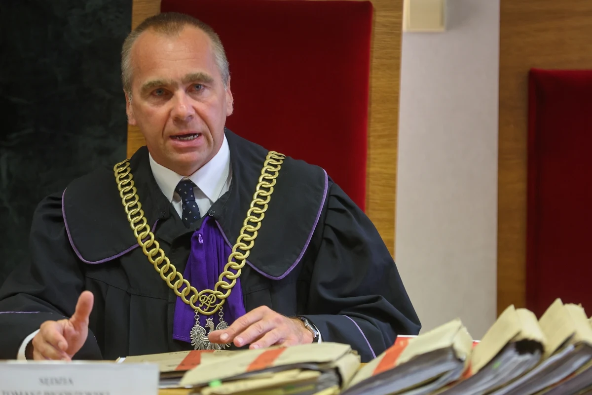 Na 12 lat więzienia w systemie terapeutycznym Sąd Rejonowy w Nowym Targu skazał byłego księdza Mariana W., oskarżonego o seksualne wykorzystywanie 11 ministrantów. Mężczyzna ma zapłacić łącznie 255 tys. zł zadośćuczynienia pokrzywdzonym i 15 tys. zł tytułem częściowych kosztów sądowych.