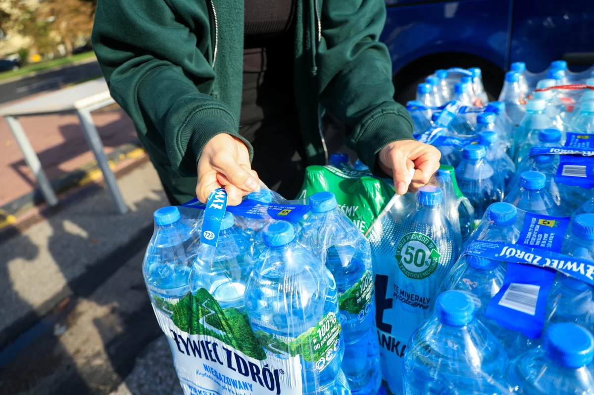 Kilkaset osób wzięło już udział w zbiórce darów dla powodzian, która od rana trwa we wszystkich urzędach dzielnic w Warszawie.