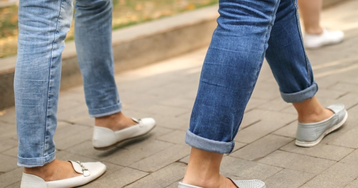 Nosisz takie buty latem? Lekarz przestrzega przed konsekwencjami
