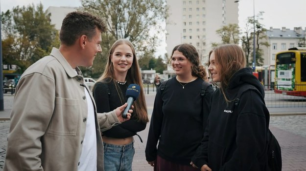 Paweł Ciszek zaprasza na kolejne odcinki autorskiej produkcji. Nowa oprawa, nowa energia, ta sama jakość. Najgorętsze tematy, rozmowy z ekspertami i komentatorami Eleven Sports oraz Polsat Sport, a także z gośćmi specjalnymi. "Do jednej bramki" NA ŻYWO w każdy poniedziałek o godz. 12.00 w Interii oraz na  Polsat BOX Go   Oglądaj wygodnie gdziekolwiek chcesz: na komputerze, na tablecie, na smartfonie, na Smart TV.
W tekście zawarto link serwisu partnerskiego
