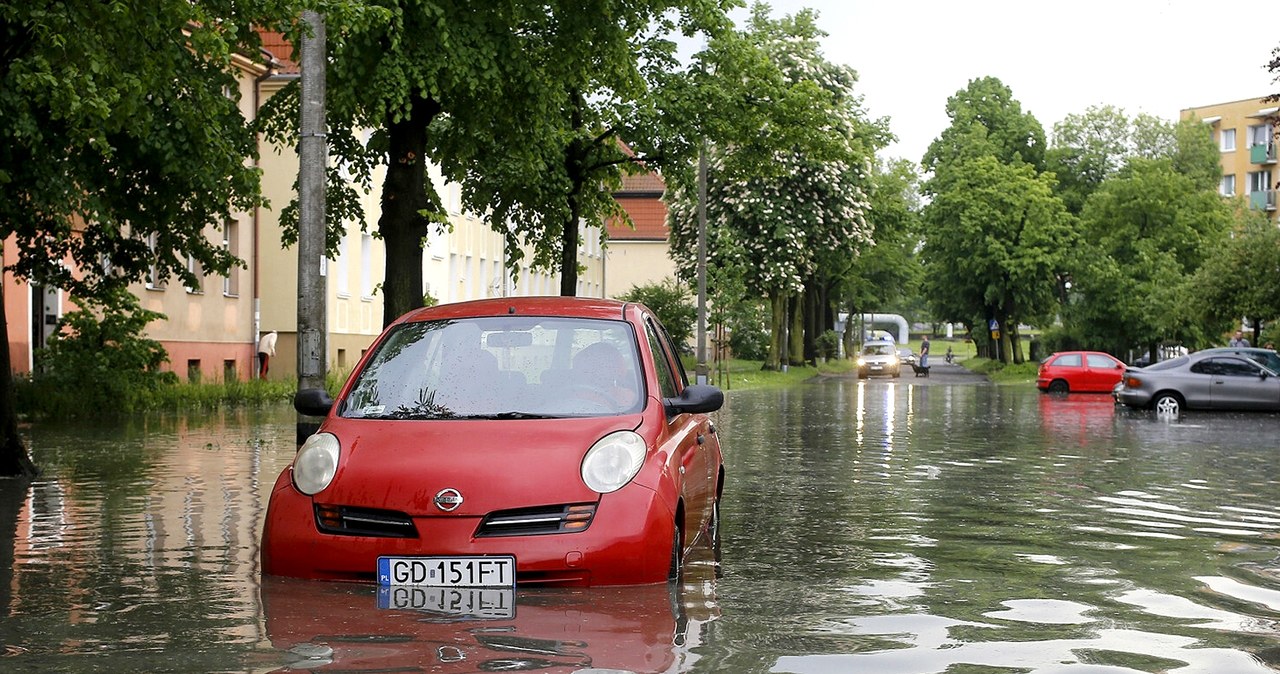 Szalejąca, Polsce, powódź, zdążyła, spowodować, gigantyczne, trudne, oszacowania, straty, Wśród, zniszczonego, dobytku, brakuje, Powódź zalała auto. Kiedy należy się odszkodowanie z ubezpieczenia?