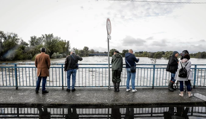 Nie znają granic, muszą zobaczyć ten moment. Kwitnie "turystyka klęskowa"