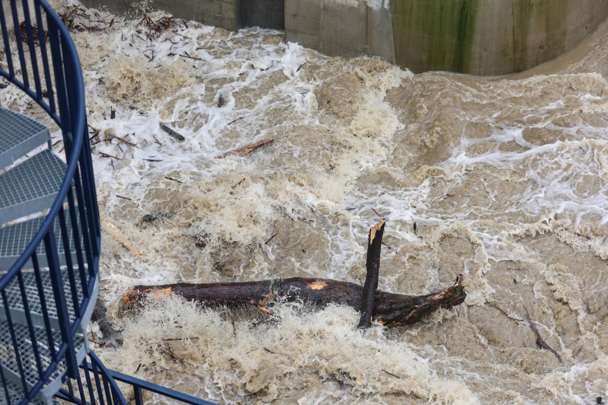 Polska zamierza przesłać wniosek do Komisji Europejskiej o wsparcie finansowe dla regionów najbardziej dotkniętych powodzią. Warszawa może również prosić o uruchomienie Unijnego Mechanizm Ochrony Ludności. Na razie Warszawa otrzymała zdjęcia satelitarne unijnego systemu Copernicus. 
