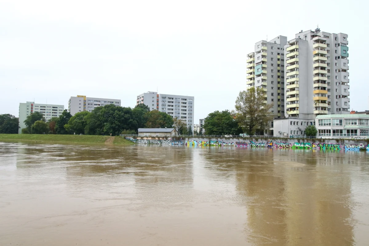 Wszystko wskazuje na to, że sytuacja na Odrze jest pod kontrolą - mówił podczas posiedzenia sztabu kryzysowego we Wrocławiu dyrektor Centrum Hydrologicznej Ochrony Kraju Paweł Przygrodzki. Przedstawiciele służb raportowali premierowi na temat sytuacji powodziowej w południowo-zachodniej Polsce. Co dzieje się na rzekach w regionie?