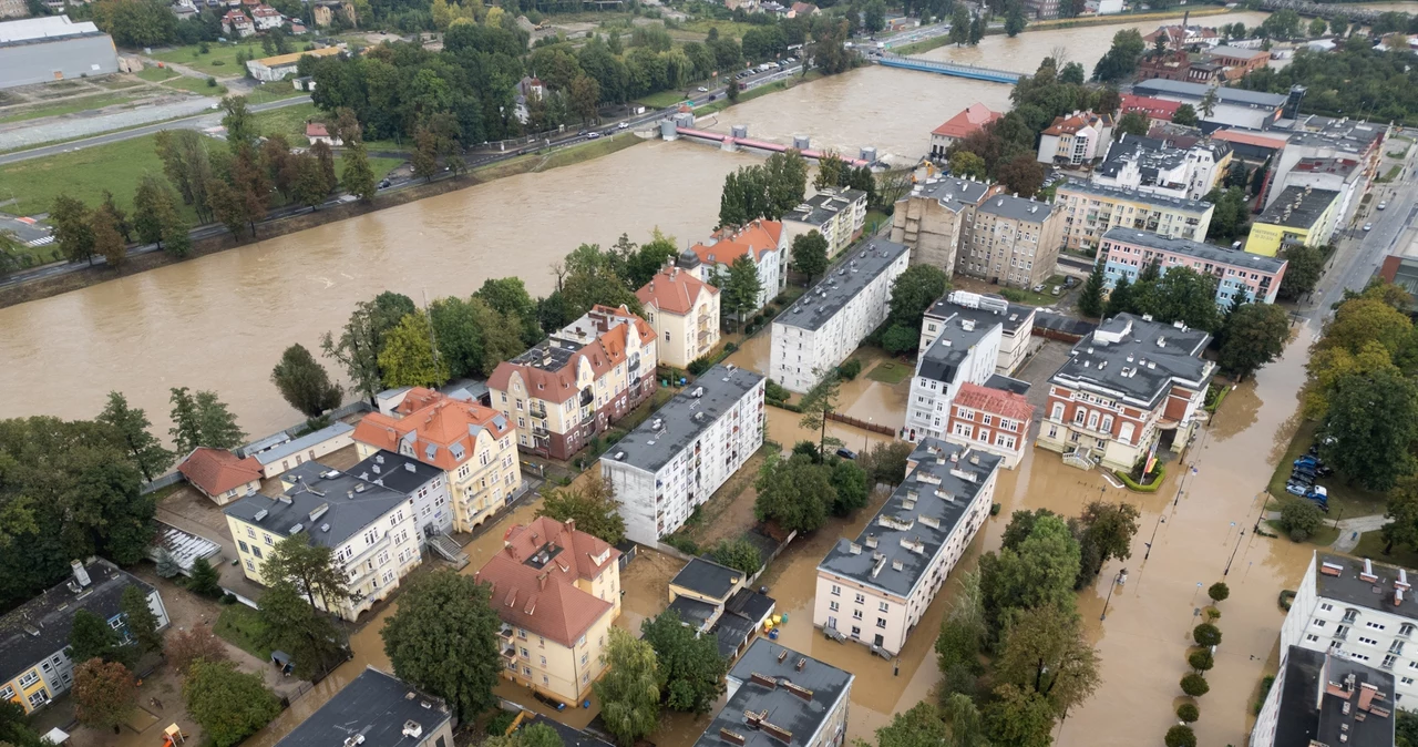 Nysa jest jednym z najmocniej dotkniętym przez trwającą powódź miastem w Polsce