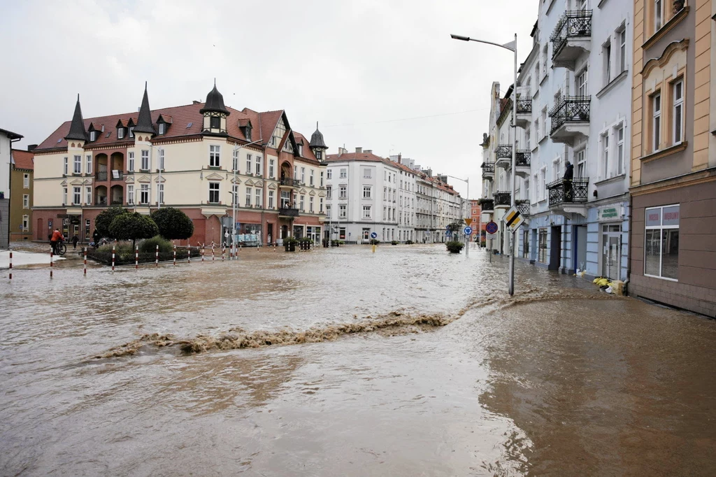 Nysa zalana przez falę powodziową