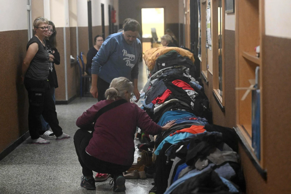 Mieszkańcy podtopionych terenów mogą od poniedziałku bezpłatnie korzystać ze wsparcia każdego lekarza rodzinnego w Polsce - informuje reporter RMF FM Michał Dobrołowicz. Zarządzenie opublikował Narodowy Fundusz Zdrowia.