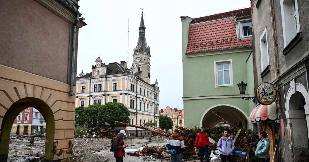 Powódź, południu, Polski, powoduje, ogrom, zniszczeń, uszkadzając, liczne, budynki, infrastrukturę, drogową, kolejową, Polska, p Pieniądze z UE maja pomóc powodzianom. Minister zapowiada