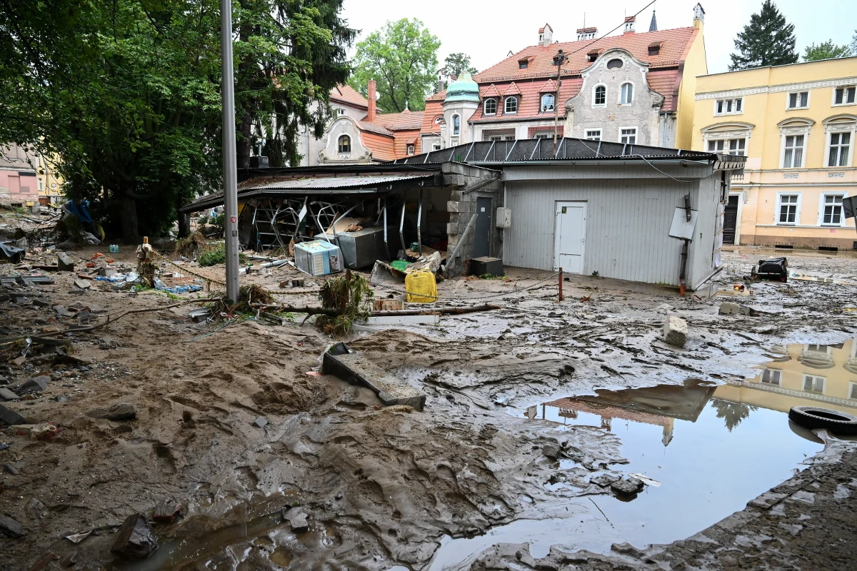 ​Polska i Komisja Europejska są w kontakcie w sprawie możliwego wykorzystania unijnego Funduszu Solidarności, który pomaga uporać się ze skutkami klęski żywiołowej - przekazał korespondentce RMF FM w Brukseli Stefan De Keersmaecker, rzecznik KE, odpowiedzialny za fundusze regionalne. 