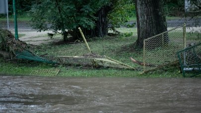 Ktoś przekopał wał koparką w Jeleniej Górze. Jest śledztwo