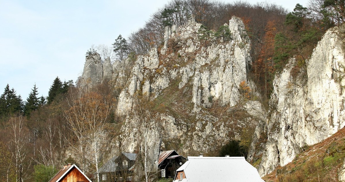 Piękne, okoliczności, przyrody, sporo, atrakcji, zwłaszcza, historycznych, oraz, Park, Narodowy, sprawiają, maleńka, miejscowość To jedna z najpiękniejszych wsi w Polsce. Leży w Parku Narodowym i przyciąga tłumy turystów