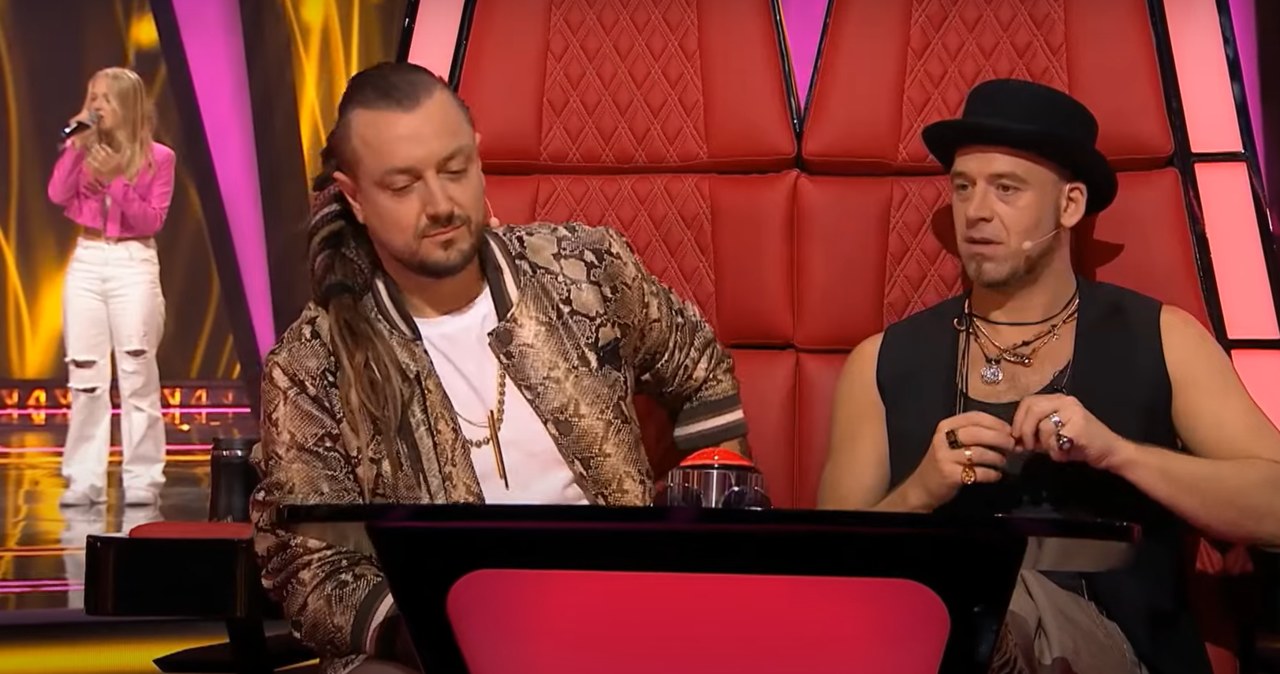 Po trzech latach od występu w "The Voice Kids" w dorosłej wersji "The Voice of Poland" pojawiła się Kinga Wołoszyn, która zachwyciła wszystkich trenerów. "Diametralnie w moich oczach pojawiły się świeczki. Nie mogłam uwierzyć, że znowu to się dzieje" - komentuje 17-letnia wokalistka.