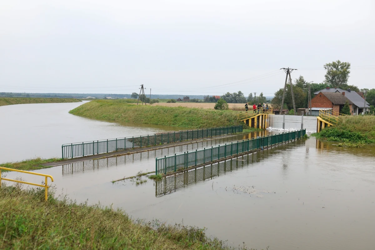 Odwołana ewakuacja w Kuźni Raciborskiej w Śląskiem. Mieszkańcy mogą wrócić do swoich domów. Tę decyzję podjął burmistrz, bo sytuacja się ustabilizowała.