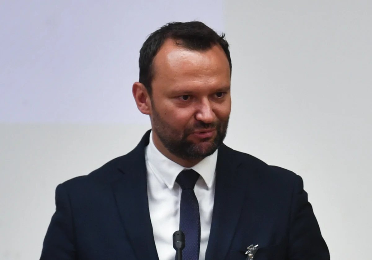 "Nigdy nie było tak wysokiej wody w Paczkowie. Nigdy miasto nie miało takiego potężnego zrzutu. Więc ta woda, która teraz nas dotknęła, była nie do przewidzenia w skutkach" - mówił w Rozmowie o 7:00 w Radiu RMF24 burmistrz Paczkowa Artur Rolka.