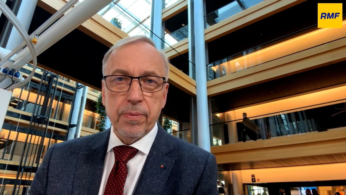 "Dziś nie jest dobry moment na rozliczenia. Obserwuję różnego rodzaju połajanki, patrzę na to krytycznie" - mówił Bogdan Zdrojewski, eurodeputowany Koalicji Obywatelskiej, były prezydent Wrocławia, w Popołudniowej rozmowie w RMF FM i internetowym Radiu RMF24. "Czego się obawiam w przypadku Wrocławia, to nie fali szczytowej, ale nieprzewidzianych zdarzeń, że wały nie wytrzymają, że jakieś urządzenie hydrotechniczne zostanie rozwalone" - mówił gość Piotra Salaka.