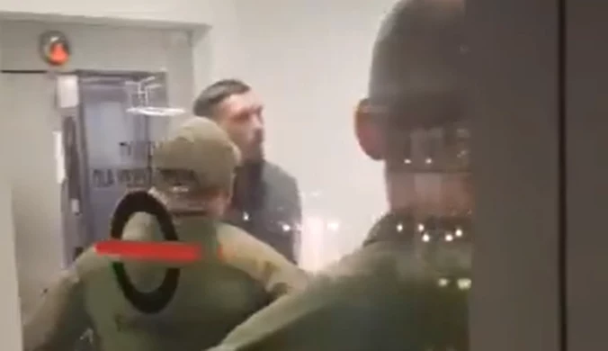 Ołeksandr Usyk skuty w kajdanki. Sensacyjne sceny w Krakowie