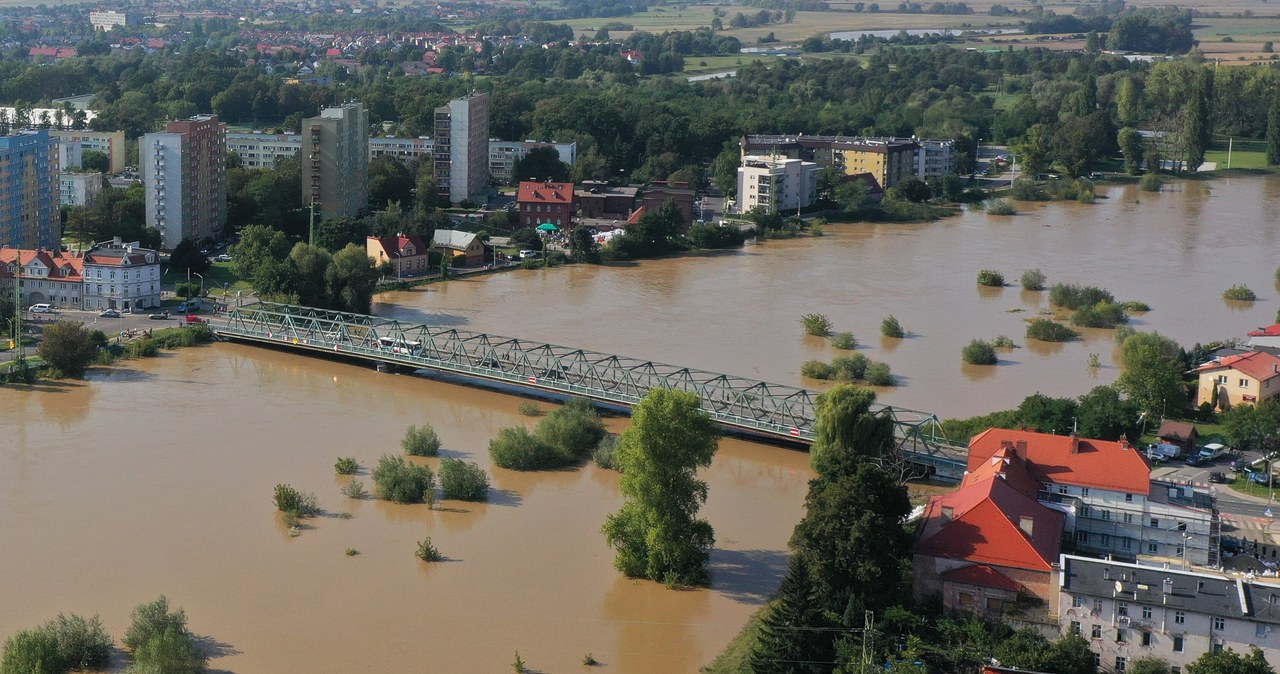  Mieszkańcy ruszyli na wały, pomagają służby. Trwa heroiczna walka