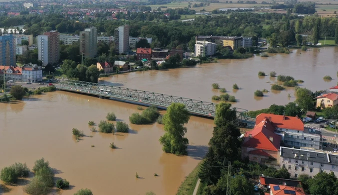 Trudna sytuacja w Oławie. Mieszkańcy ruszyli na wały