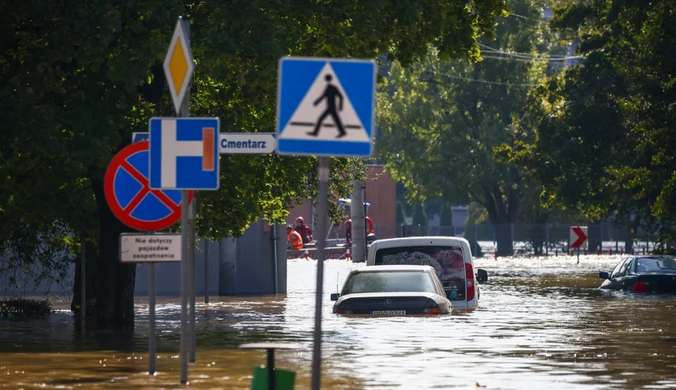 Powódź w Lewinie Brzeskim. Miasto odcięte od dróg i łączności