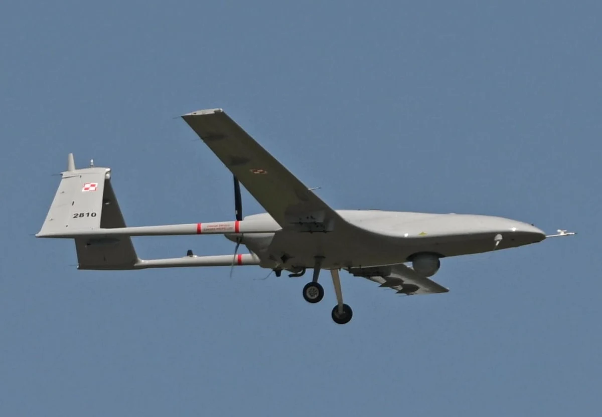 Dowódca Generalny Rodzajów Sił Zbrojnych gen. Marek Sokołowski poinformował, że od godz. 9 do 21 sytuację na zalanych terenach monitorują drony Bayraktar. Zapewnił, że działania podejmowane przez wojsko w związku z powodzią nie zakłócają operacji ochrony granicy polsko-białoruskiej.