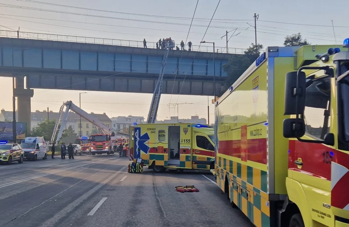 W Pradze zderzyły się dwa pociągi pasażerskie. Rannych może być nawet 35 osób. Według służb ratunkowych obrażenia rannych osób nie są ciężkie. U jednego z maszynistów alkomat wykazał obecność alkoholu.