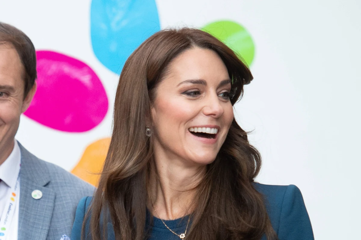 Żona brytyjskiego następcy tronu księżna Catherine powróciła do wypełniania swoich publicznych obowiązków. W marcu tego roku osobiście poinformowała w nagraniu wideo, że zdiagnozowano u niej chorobę nowotworową i przechodzi chemioterapię. Ten etap rekonwalescencji ma już za sobą.    