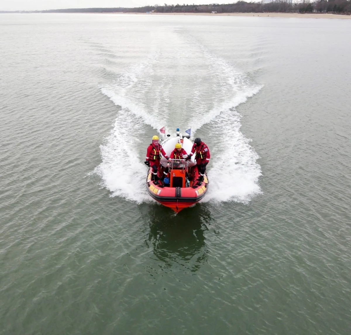Ratownicy Pomorskiej Federacji WOPR z Sopotu i Słupska ruszyli w okolice Wrocławia, będą wspierać obecnych już na miejscu ratowników Wodnej Służby Ratowniczej. W gotowości wciąż pozostają ratownicy z Gdańska i Wejherowa.