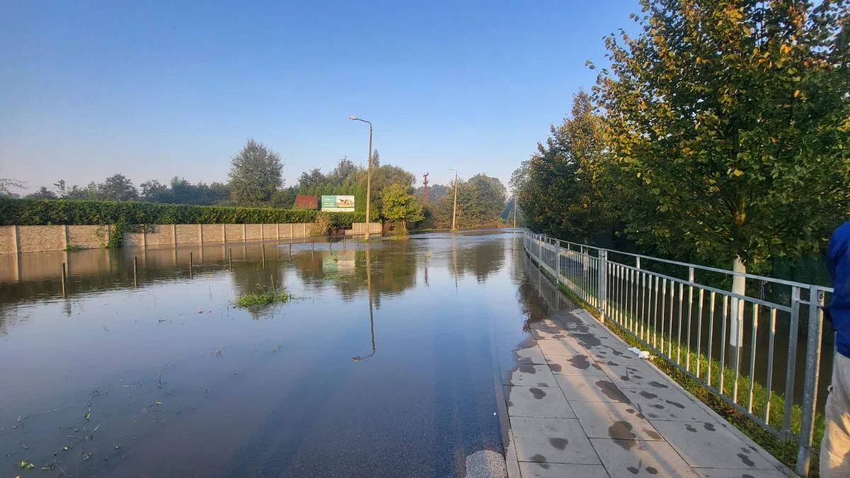 Zalane zostały ogródki działkowe w pobliżu osiedla Marszowice we Wrocławiu - informuje reporter RMF FM Beniamin Piłat. Rzeka Bystrzyca wylała się z koryta.