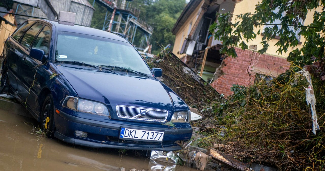 Posiadacze, samochodów, chronionych, przez, polisy, autocasco, spokojniej, patrzą, doniesienia, skutkach, powodzi, Nawet, jeśli, Ekspert ostrzega: Nie odpalaj zalanego auta. To strata pieniędzy