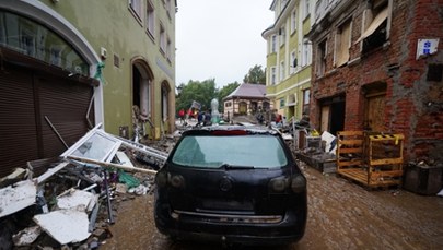 "Pukają do mieszkań, gdy zapada zmrok". Szabrownicy plądrują zniszczone przez powódź miejscowości