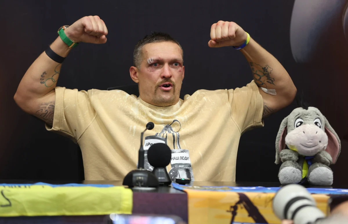 Duże poruszenie wywołała interwencja polskich służb wobec ukraińskiego boksera Ołeksandra Usyka na krakowskim lotnisku. Głos w tej sprawie zabrał nawet ukraiński prezydent Wołodymyr Zełenski. Mjr Jacek Michałowski z karpackiego oddziału straży granicznej wyjaśnił, że bokserowi prewencyjnie założono kajdanki po tym, jak obsługa lotu nie wpuściła na pokład samolotu do Salonik jego współpasażera. 