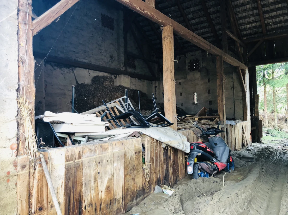 Sytuacja jest dramatyczna - mówią dziennikarce RMF FM mieszkańcy Bodzanowa na Opolszczyźnie. Po powodzi w budynkach jest niemal pół metra mułu, w studniach woda nie jest zdatna do picia. Cierpią ludzie, ale i zwierzęta gospodarcze.