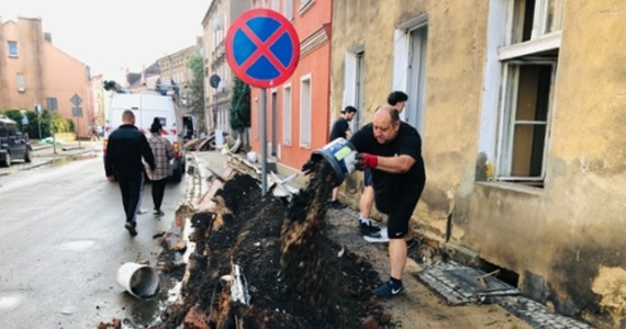 Głuchołazy to jedna z tych miejscowości na Opolszczyźnie, w których trwa sprzątanie i szacowanie strat po powodzi. "To miasto nigdy już nie będzie takie samo" - podkreślali mieszkańcy, z którymi rozmawiała reporterka RMF FM Agnieszka Wyderka. 