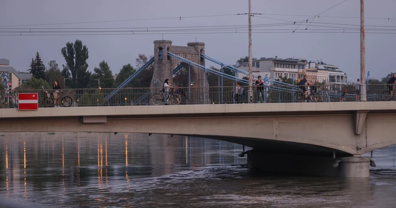 Fala kulminacyjna na Odrze we Wrocławiu