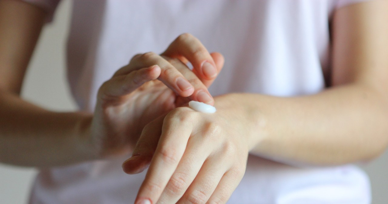 Trzy składniki z kuchni zrobią z dłońmi cuda. Efekt jest natychmiastowy