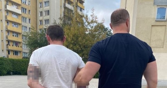 Sceny jak z gangsterskich filmów na warszawskiej Pradze. Kierowca samochodu terenowego próbował rozjechać mężczyznę jadącego na skuterze. Ten zdołał uciec. W kilka godzin po zdarzeniu policjanci zatrzymali sześć osób, które podróżowały samochodem. Kierowca odpowie za usiłowanie zabójstwa.      