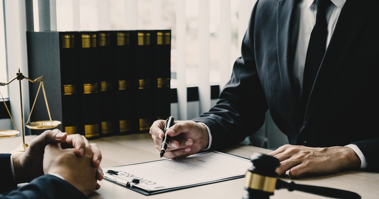 Kto dziedziczy spadek po ojcu? Kolejność określona w prawie