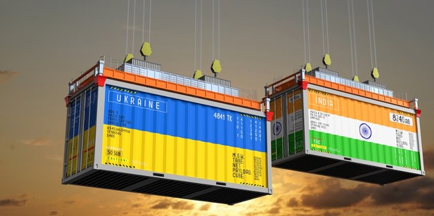 Ukraina otrzymuje łuski do pocisków produkowane w Indiach. Rosja reaguje