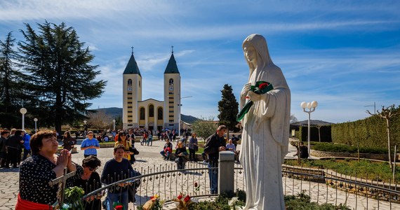 Watykan wydał oczekiwane od lat stanowisko w sprawie Medjugorje. Stolica Apostolska nie wypowiedziała się w sprawie "ponadnaturalnego" charakteru tak zwanych objawień Matki Bożej w bośniackiej wiosce. Watykan uznał natomiast "obfite owoce duchowe", związane z sanktuarium Królowej Pokoju, odwiedzanym co roku przez 2 mln pielgrzymów z całego świata.