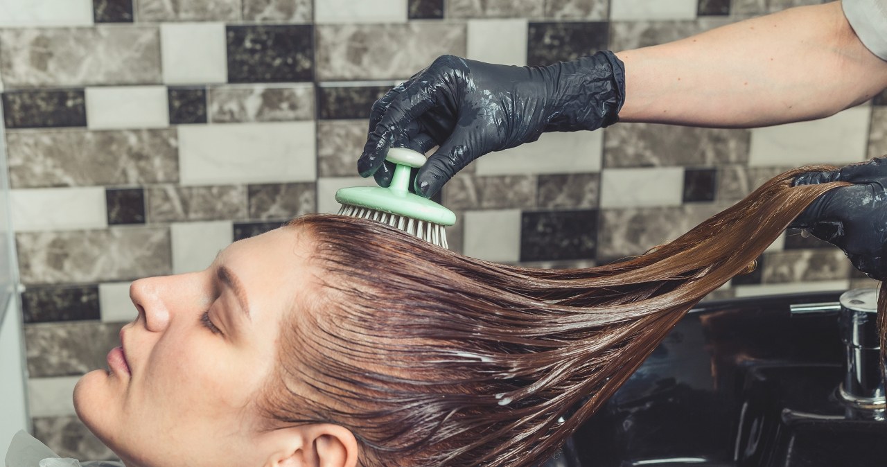 Chcesz odjąć sobie lat? Przefarbuj włosy na ten kolor