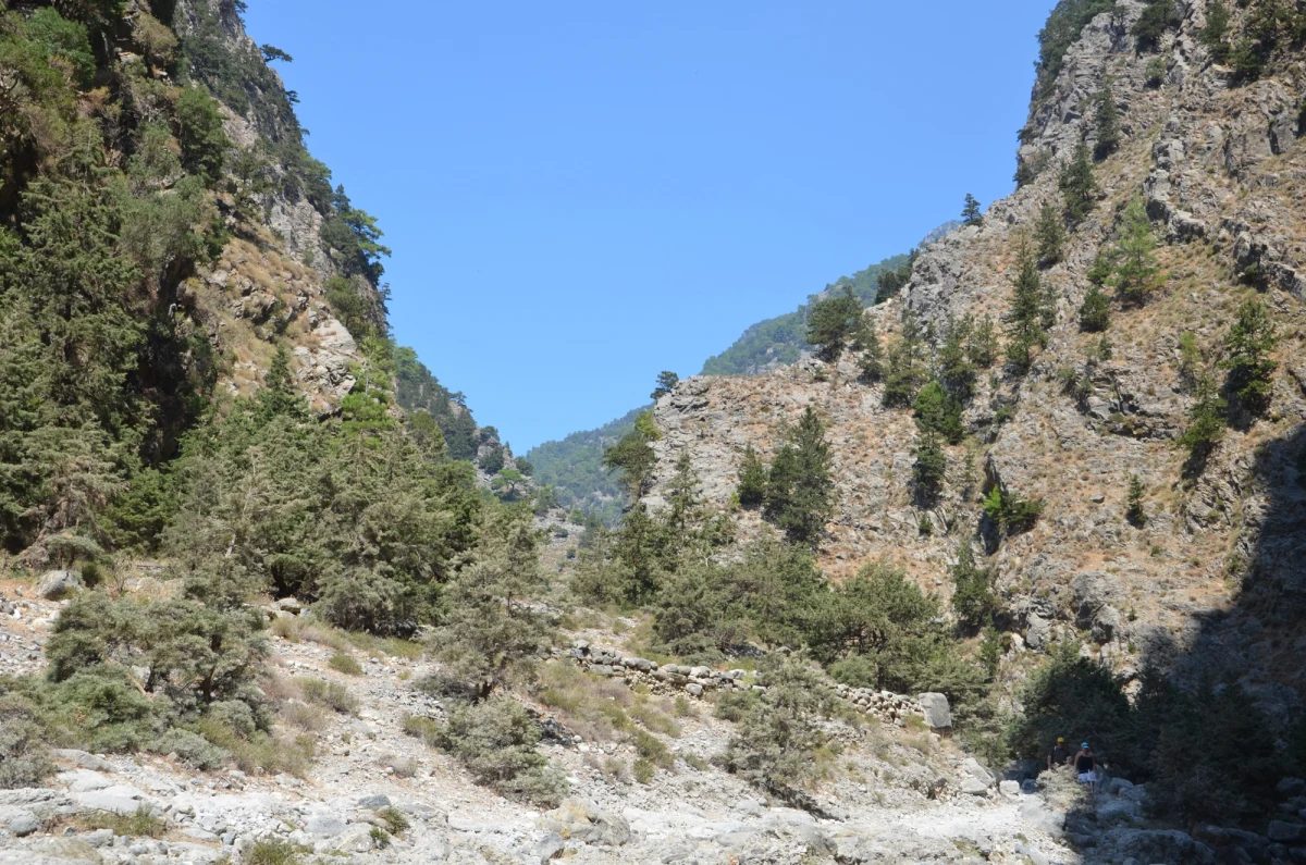 Grecja jest w szoku po śmierci 35-letniej turystki z Niemiec, na którą spadł fragment skały w Wąwozie Samaria na Krecie - pisze portal Protothema. Popularny wśród turystów szlak został tymczasowo zamknięty.