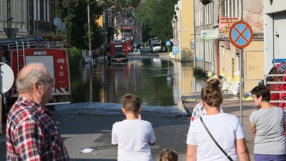 Jak poradzić sobie z traumą po powodzi? Rozmowa z psychoterapeutką 