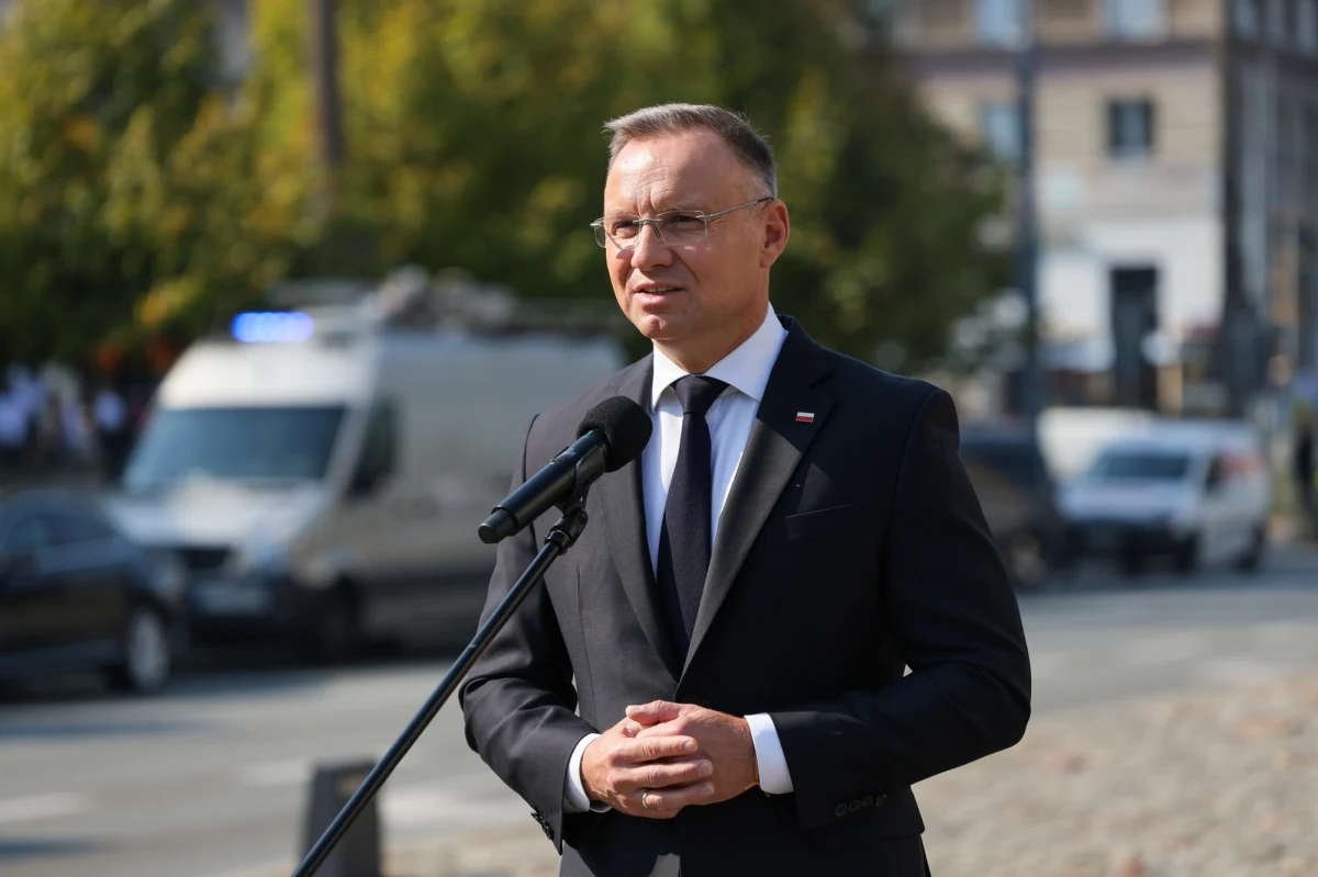Szef BBN Jacek Siewiera poinformował, że prezydent Andrzej Duda w piątek od wczesnych godzin porannych będzie przebywał na Dolnym Śląsku. Podkreślił, że wizyta zostanie zrealizowana tak, aby nie ingerować w prace służb i nie zaburzać działań ratowniczych.