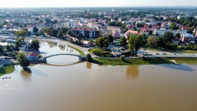 Wojewoda lubuski: Przerzucamy siły z rzeki Bóbr na Odrę [RELACJA NA ŻYWO]