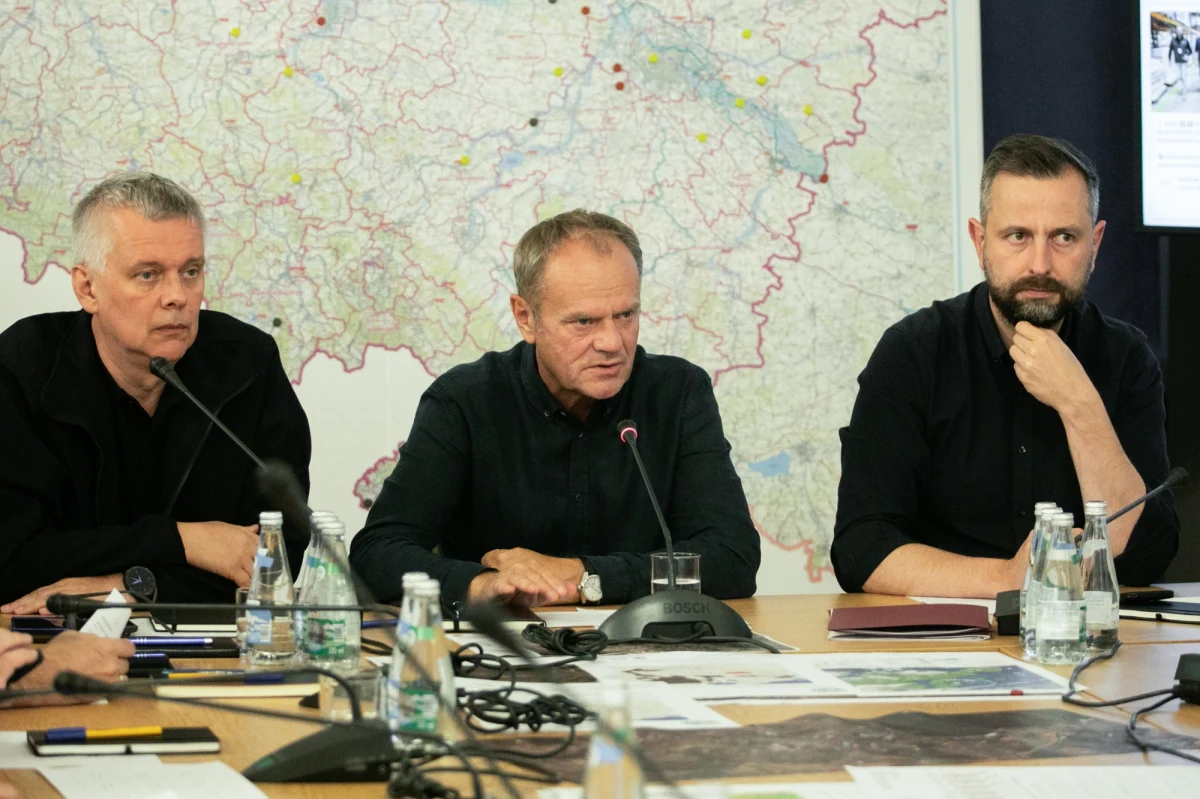 97 metrów ma wyrwa w Kłaczynie, przez który przepływa Nysa Szalona - poinformowała prezeska Wód Polskich Joanna Kopczyńska podczas sztabu kryzysowego we Wrocławiu. 