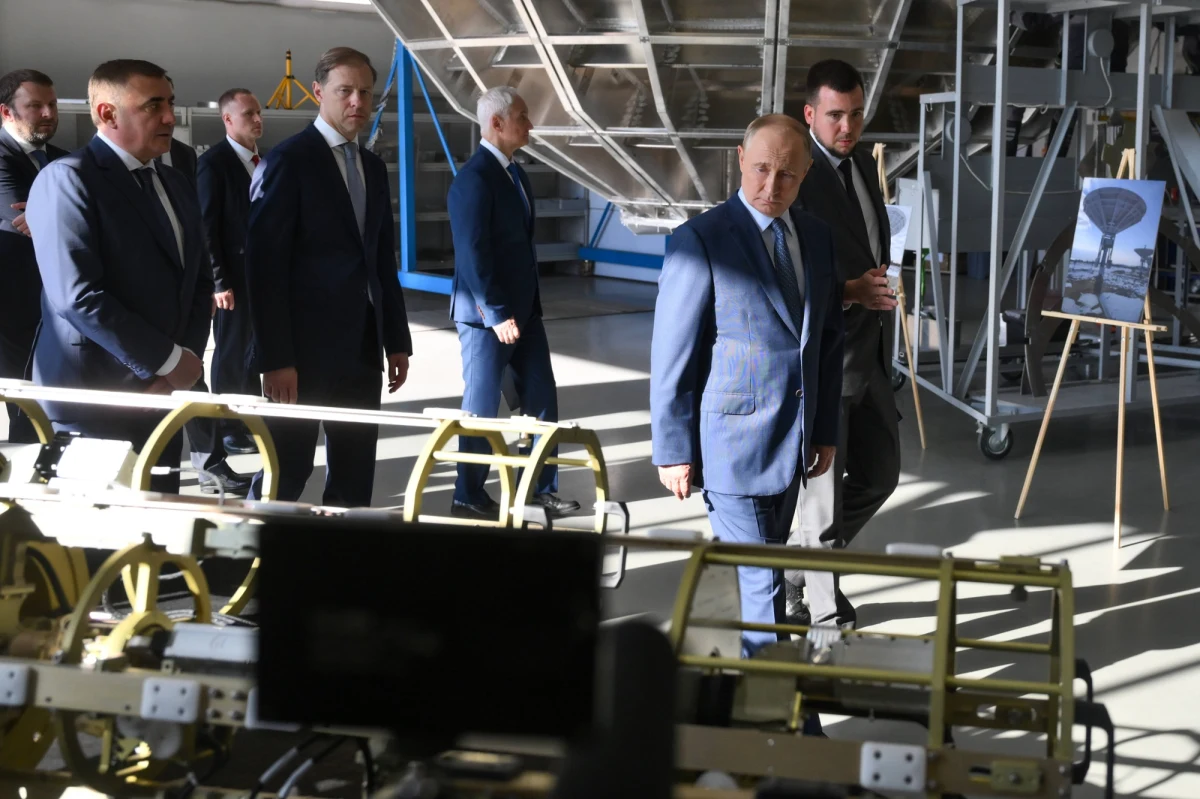 49 proc. Rosjan chciałaby wycofania wojsk i negocjacji z Ukrainą, mimo że Moskwa nie osiągnęła celów "operacji specjalnej" - przekazał w piątek portal Nowaja Gazieta Europe, opierając się na sondażu zrealizowanym przez projekt "Chroniki" badający stosunek Rosjan do wojny.