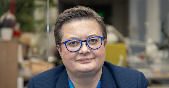 "Na szacowanie szkód jest za wcześnie. Samorządy podejmują się tych działań. My potem będziemy pomagać w tym, żeby szkoły wróciły jak najszybciej do funkcjonowania" - mówiła w Rozmowie o 7:00 w Radiu RMF24 wiceminister edukacji Katarzyna Lubnauer. "W niektórych przypadkach pozwalamy na to, żeby łączyć dwie placówki. Zmieniamy prawo tak, żeby w prosty sposób można było przenieść (naukę - przyp. red.) do innego budynku" - dodała.