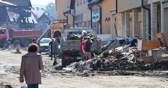 3 mld 655 mln złotych - na tyle wstępnie oszacowano straty po powodzi w województwie dolnośląskim. Wojewoda Maciej Awiżeń zaznaczył, że dane te nie są ostateczne, bo część powiatów nadal walczy z żywiołem.