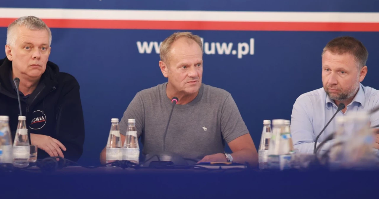 Premier Donald Tusk na odprawie z wojewodami 