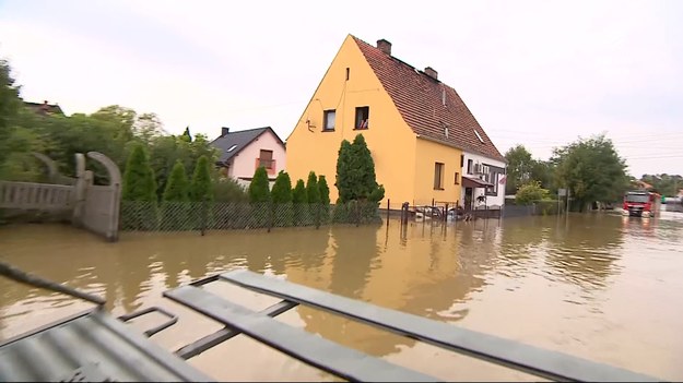 Dla mieszkańców zalanych terenów koniec powodzi to często dopiero początek dramatu, który będzie trwał miesiącami, a nawet latami. Kilkumetrowy silny nurt wylanych rzek zabierał ludziom nie tylko dorobek życia, ale i zdrowie, zostawiając ich z traumą. Oprócz pomocy materialnej potrzeba jest ta medyczna i psychologiczna. Dla ''Wydarzeń'' Katarzyna Kajdasz.